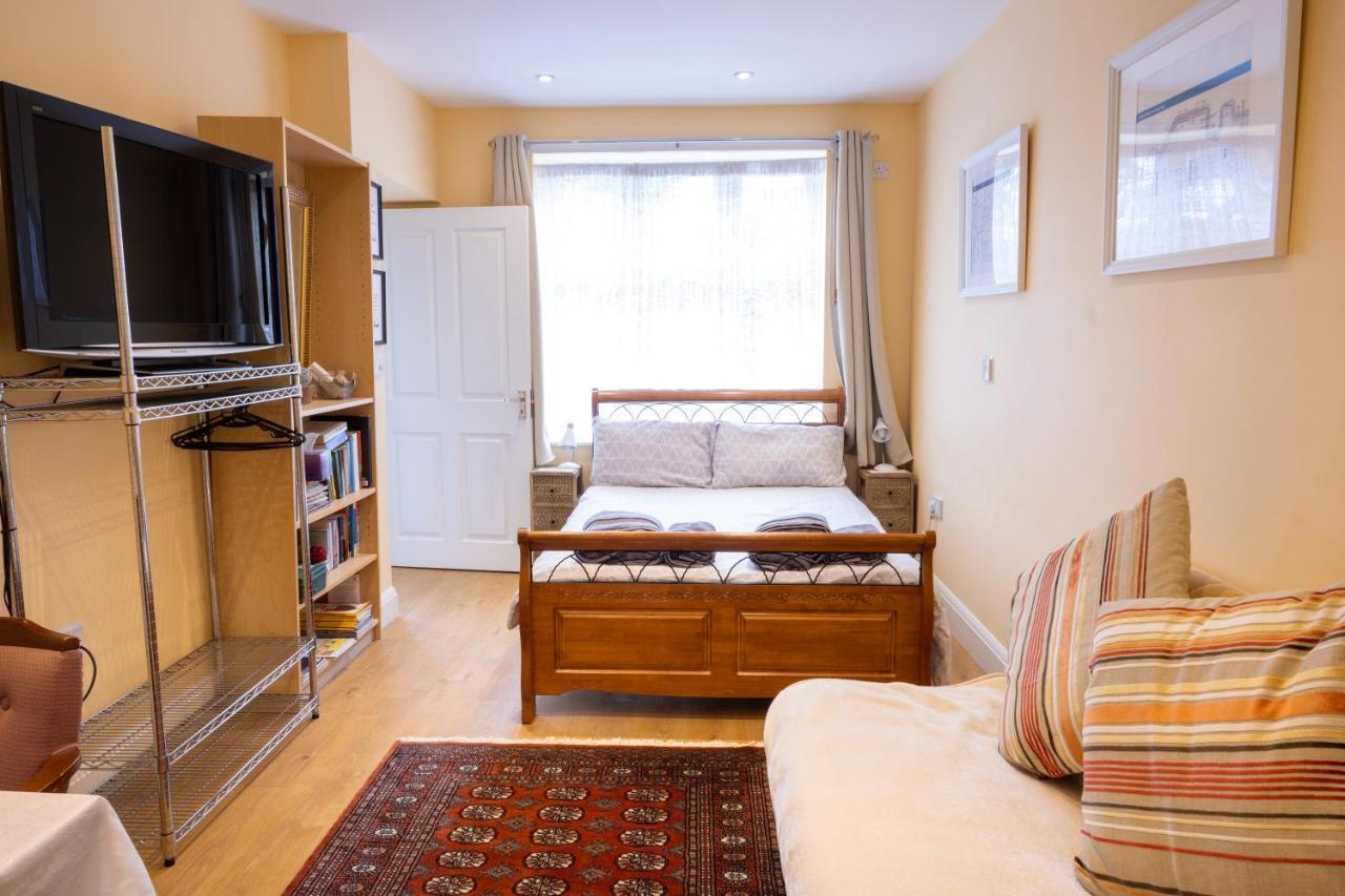 London Vegetarian Smoke & Pet Free En-Suite With Ev Parking Edgware Exterior foto