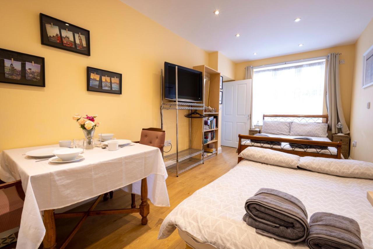 London Vegetarian Smoke & Pet Free En-Suite With Ev Parking Edgware Exterior foto